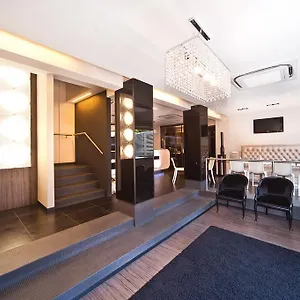 Carla מלון