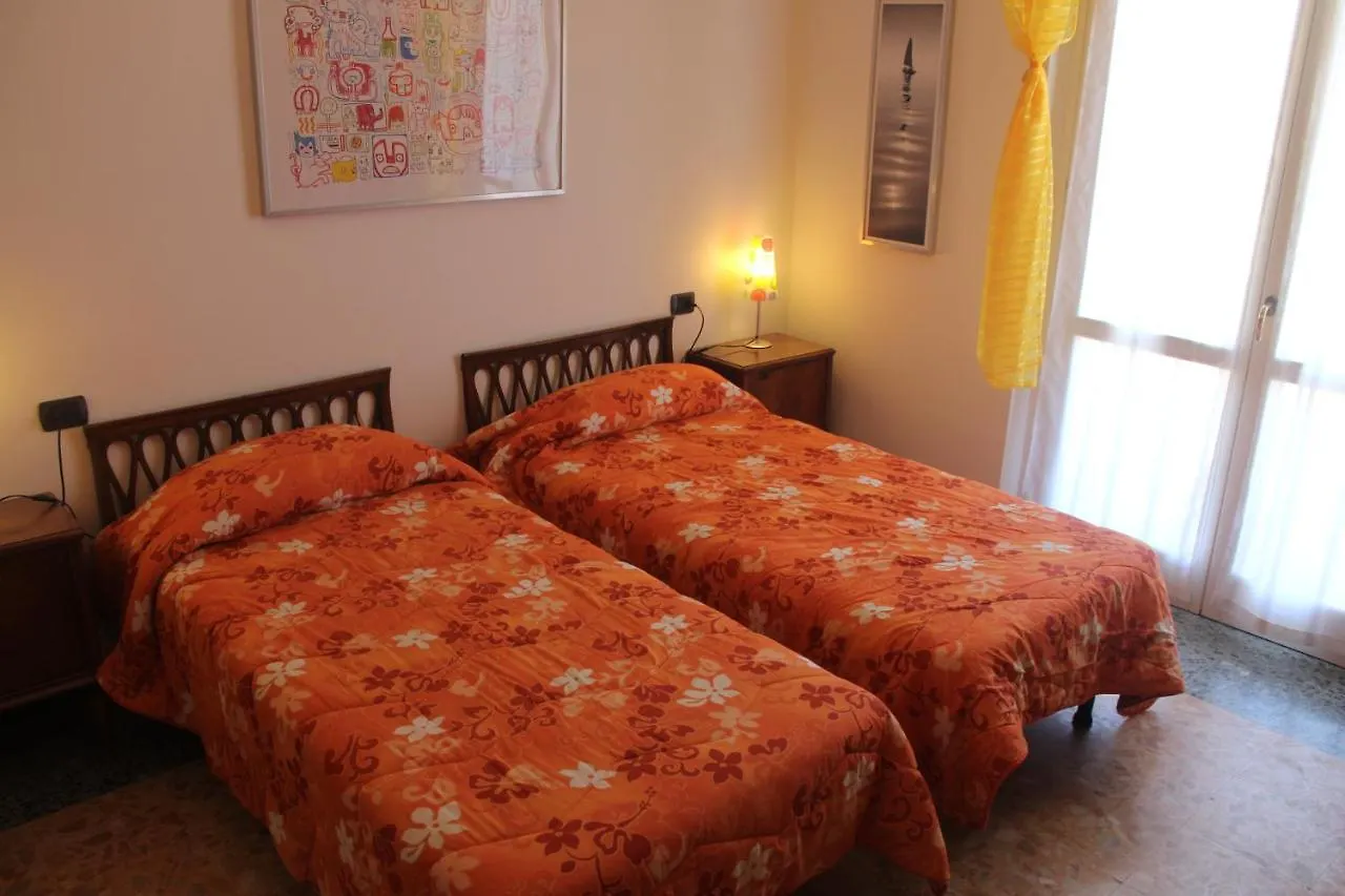 Apartment Appartamento Sunflower Levanto Italy
